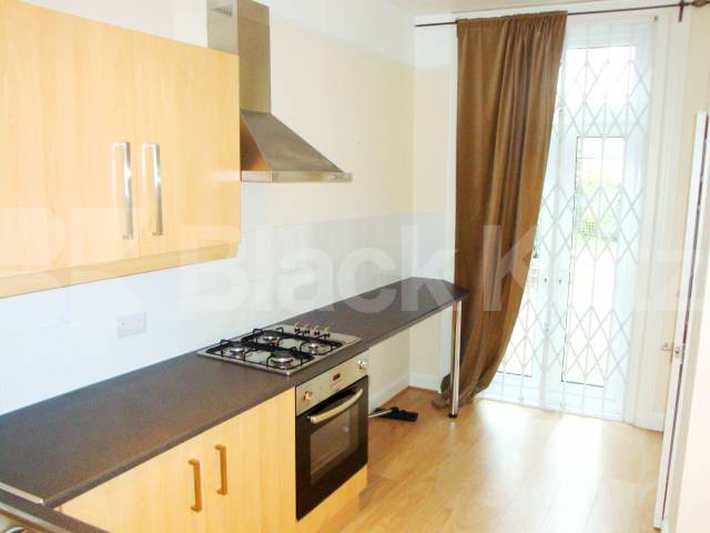 			UNDER OFFER , Studio Apartment, 1 bath, 1 reception Studio			 Cricklewood Lane, CRICKLEWOOD